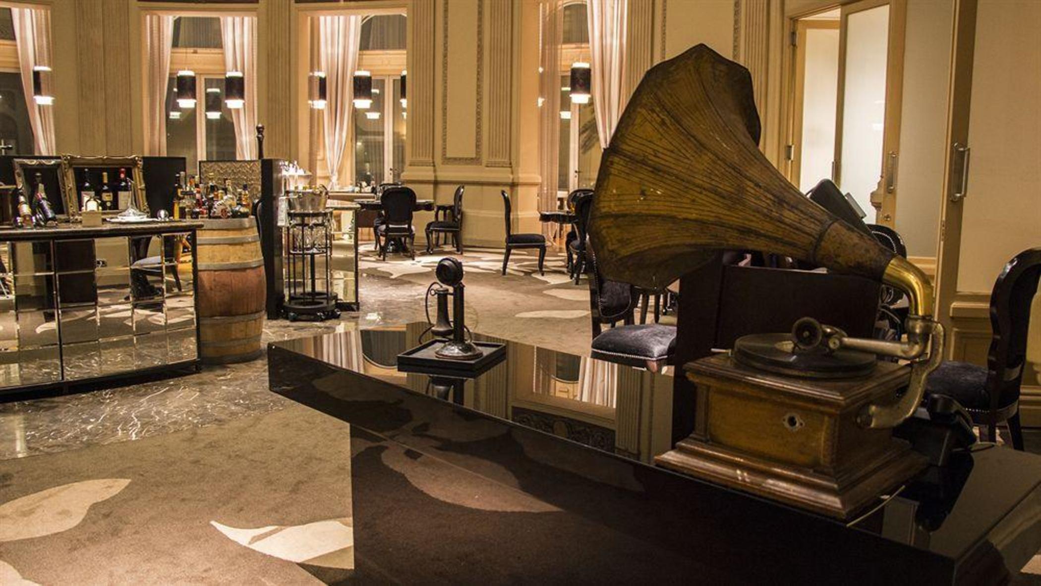 Sofitel Montevideo Casino Carrasco & Spa Luaran gambar The piano in the lobby of the Mandarin Oriental, Paris