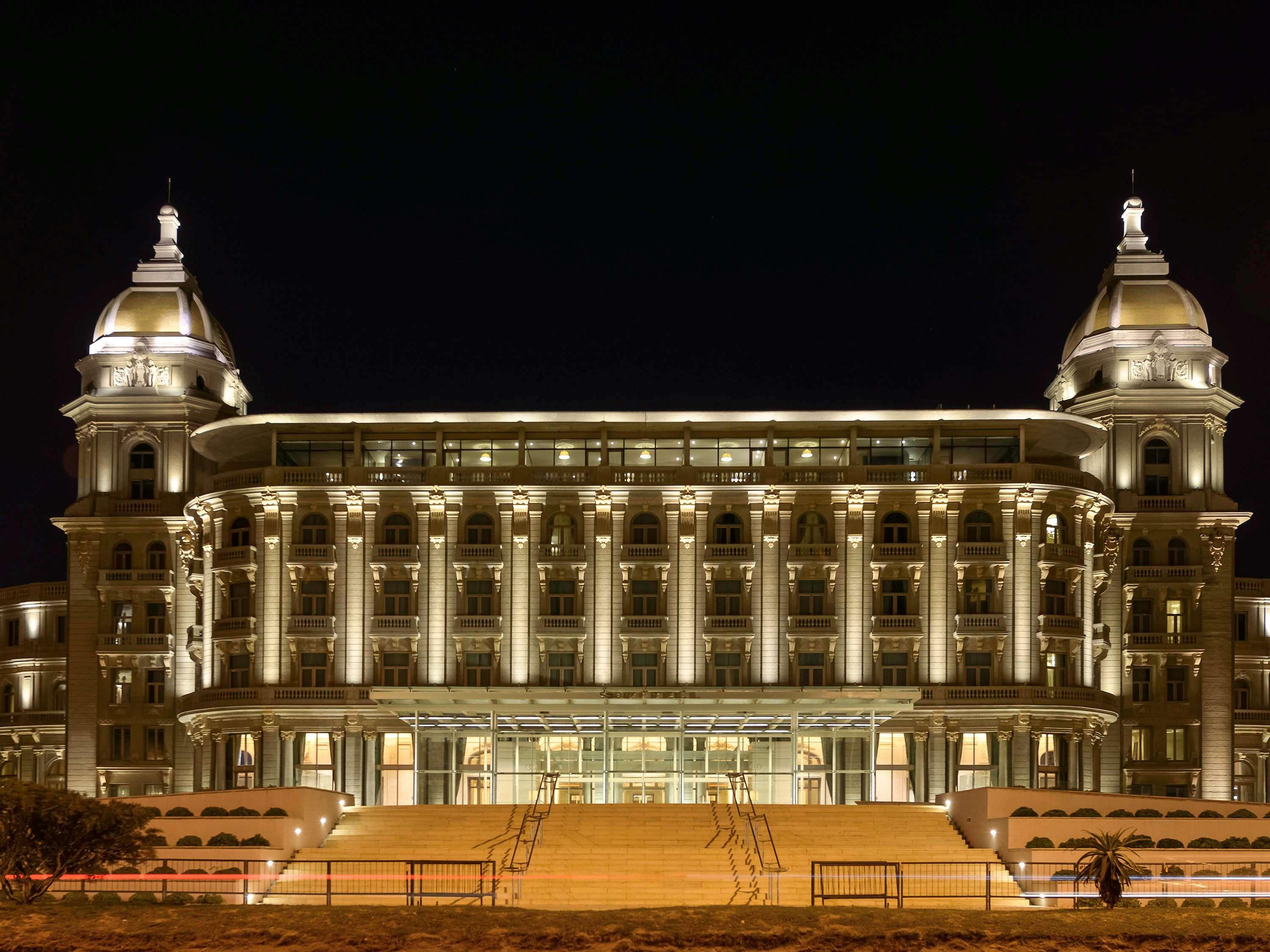 Sofitel Montevideo Casino Carrasco & Spa Luaran gambar The Grand Hotel at night