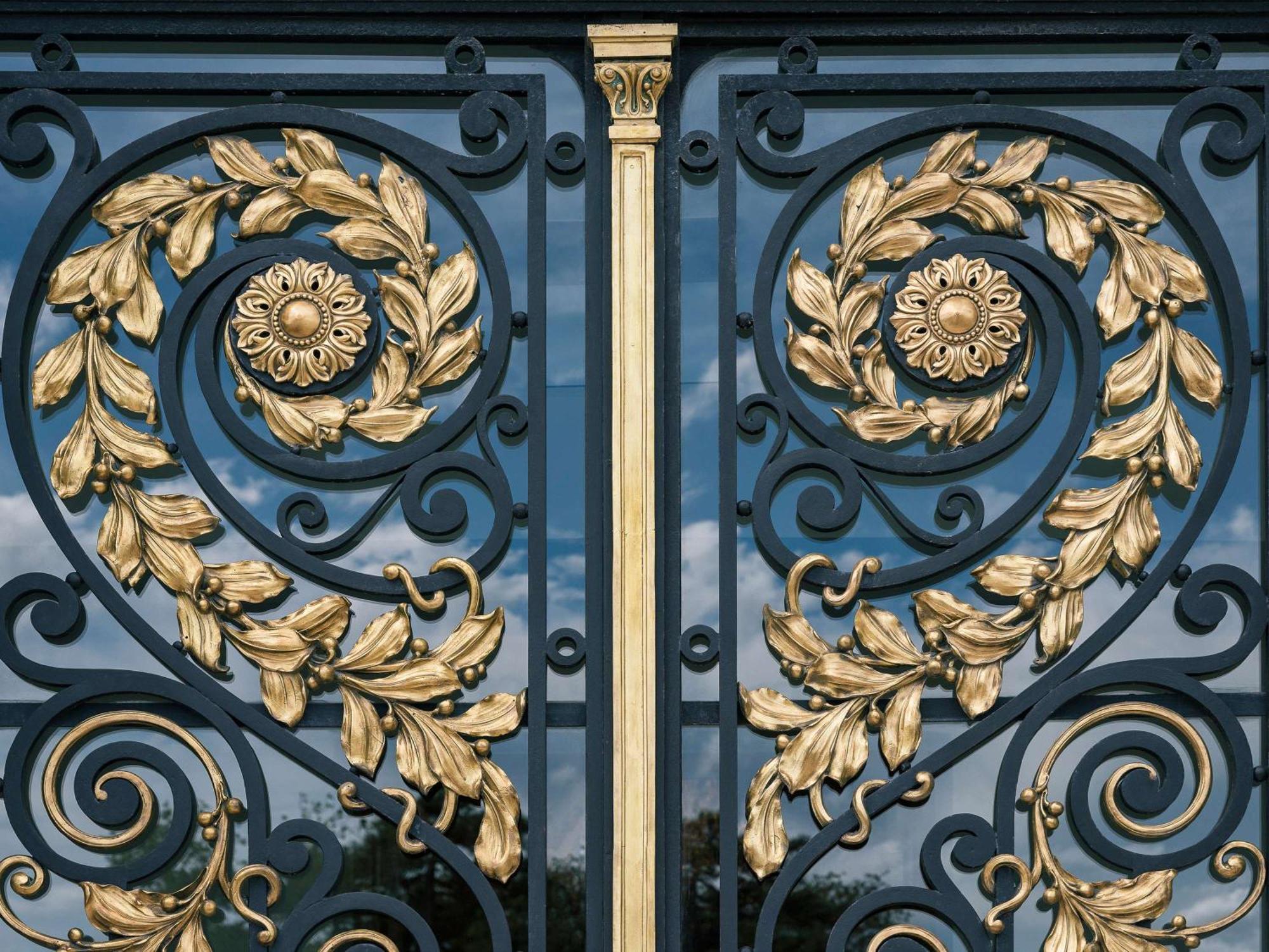 Sofitel Montevideo Casino Carrasco & Spa Luaran gambar Wrought iron gate