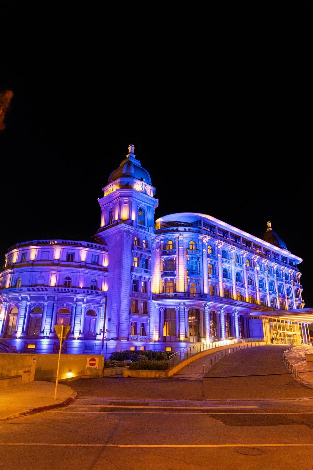 Sofitel Montevideo Casino Carrasco & Spa Luaran gambar The hotel at night
