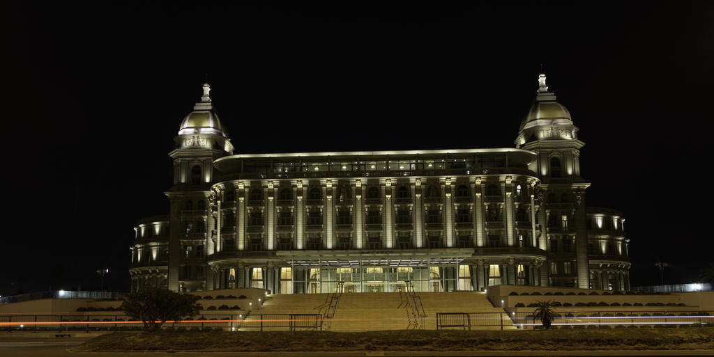 Sofitel Montevideo Casino Carrasco & Spa Luaran gambar The Grand Hotel at night