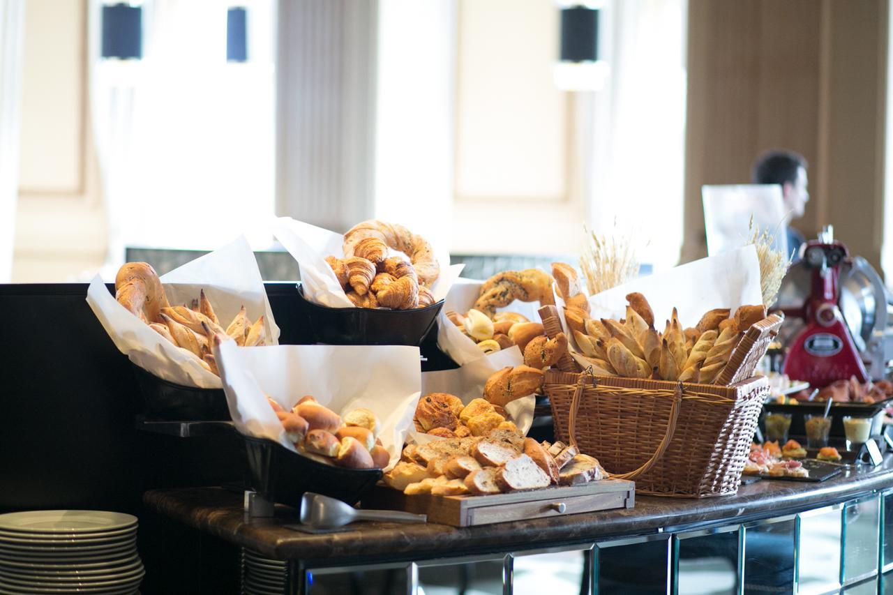 Sofitel Montevideo Casino Carrasco & Spa Luaran gambar A bread station