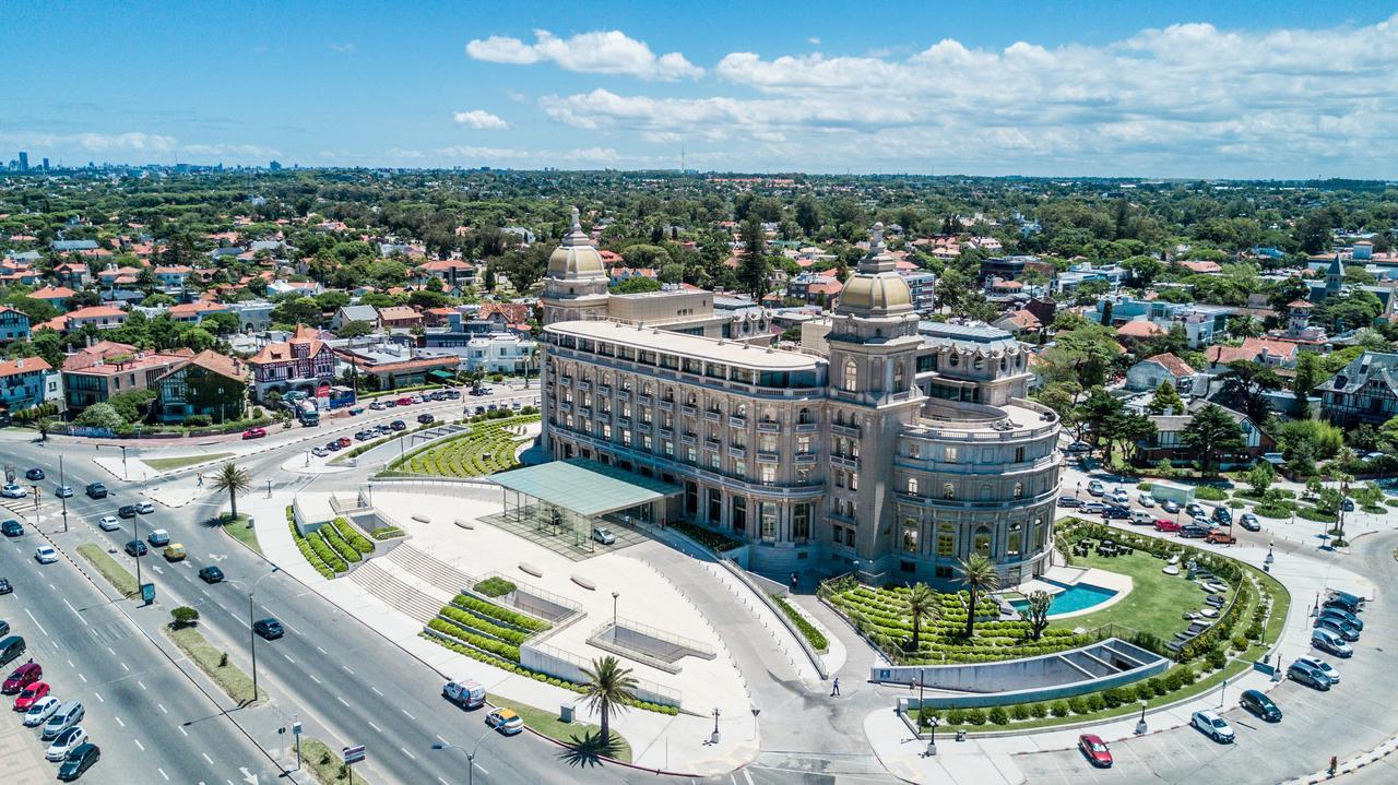 Sofitel Montevideo Casino Carrasco & Spa Luaran gambar Aerial view of the hotel